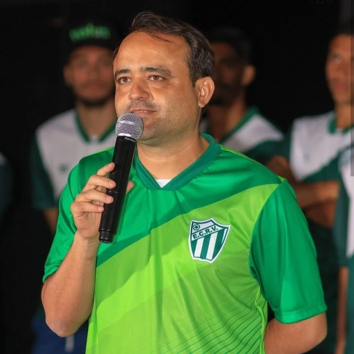 Gostaria de expressar minha imensa felicidade por fazer parte deste projeto de reconstrução do
